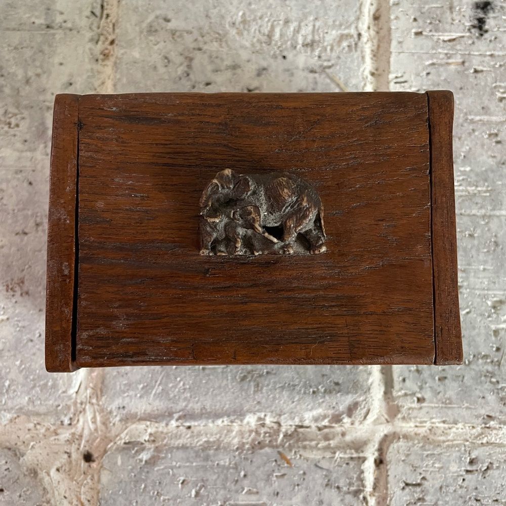 🌻3 for $25 SALE- Teak Box with Elephant Figure